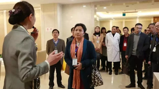<b>全國人大代表等一行12人蒞臨仁愛婦產(chǎn)進(jìn)</b>
